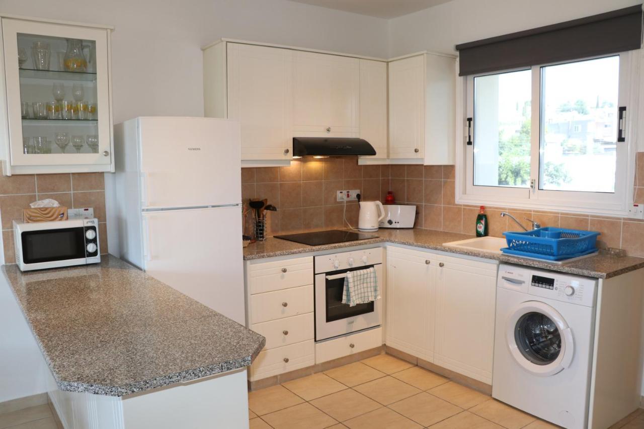 Sunset Apartment With Pool & 10 Mins To Venus Beach Paphos 外观 照片